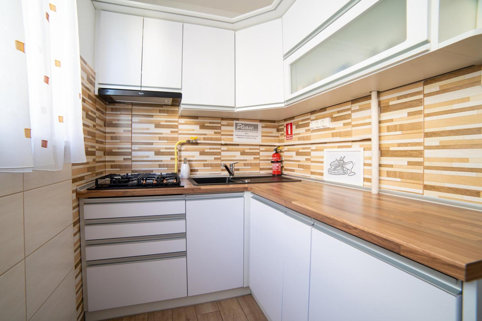 Comfort 14 -- Stylish City Apartment Netflix, Wi-Fi & Parking Miskolc Buitenkant foto