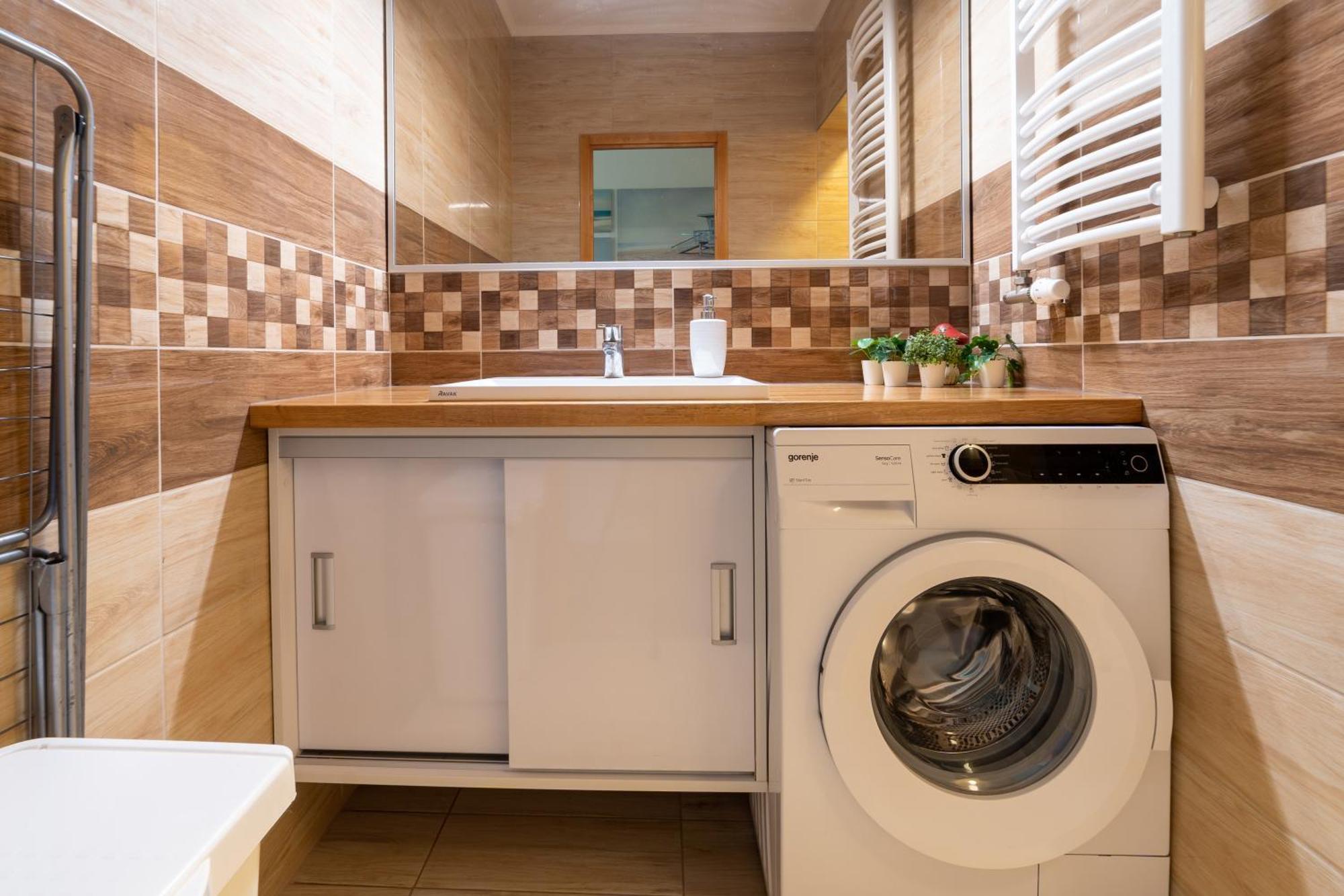 Comfort 14 -- Stylish City Apartment Netflix, Wi-Fi & Parking Miskolc Buitenkant foto