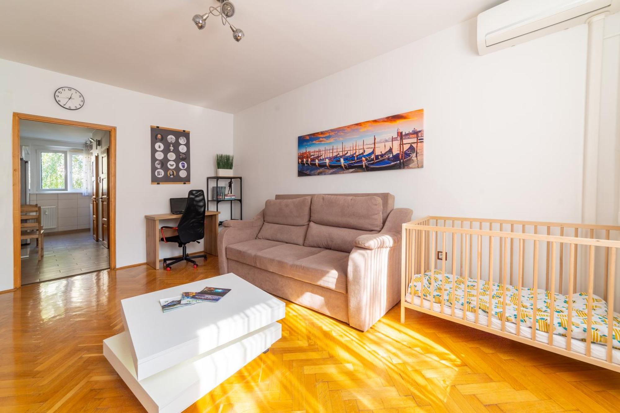 Comfort 14 -- Stylish City Apartment Netflix, Wi-Fi & Parking Miskolc Buitenkant foto